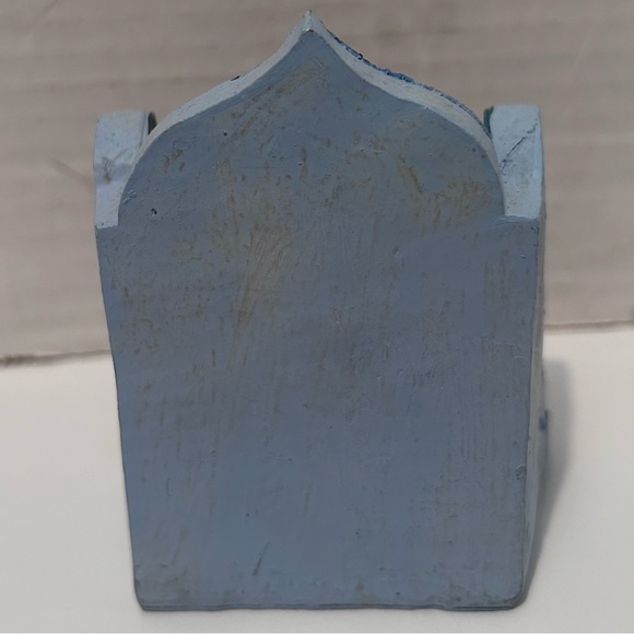 Mini resin nativity 3.5” H x 3” W x 2” D - Picture 6 of 6